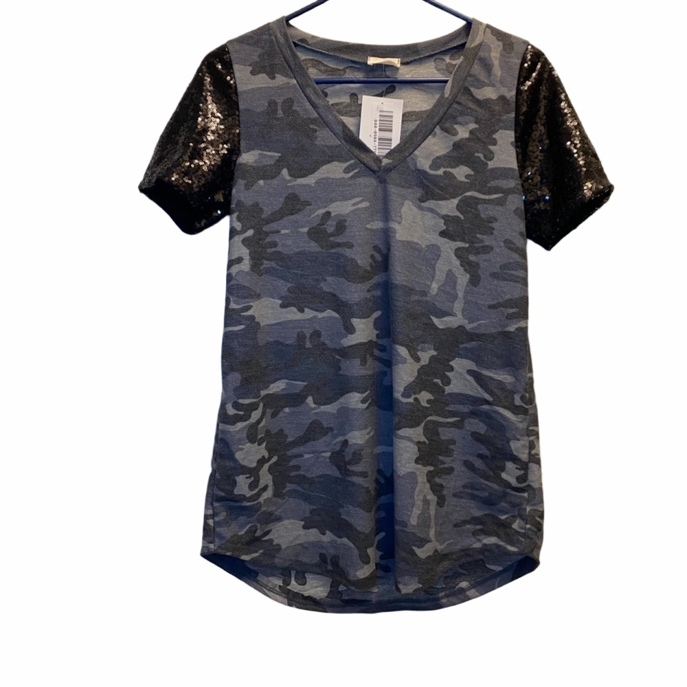NWT Filly Flair Camo Sequin Blouse Size Medium NWT